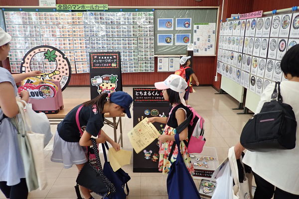 マンホールカード展示